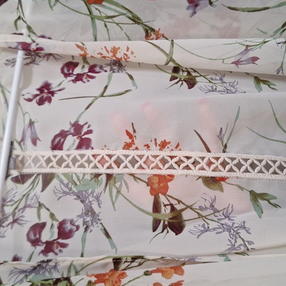 Charlotte Russe Floral Sheer Crochet Over-Sized Kimono. Size Small NWT - Picture 4 of 11